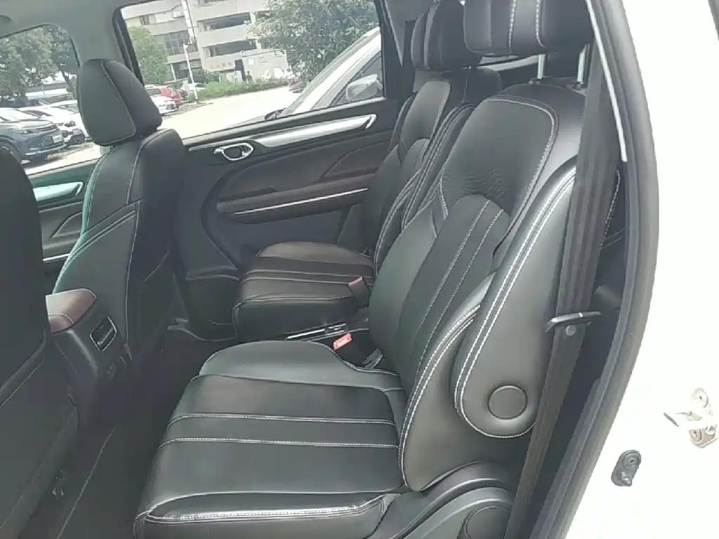 GAC Motor Trumpchi M6 2023 — фото 17