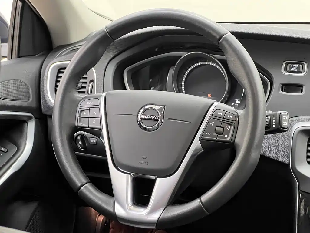 Volvo V40 2018 — фото 23