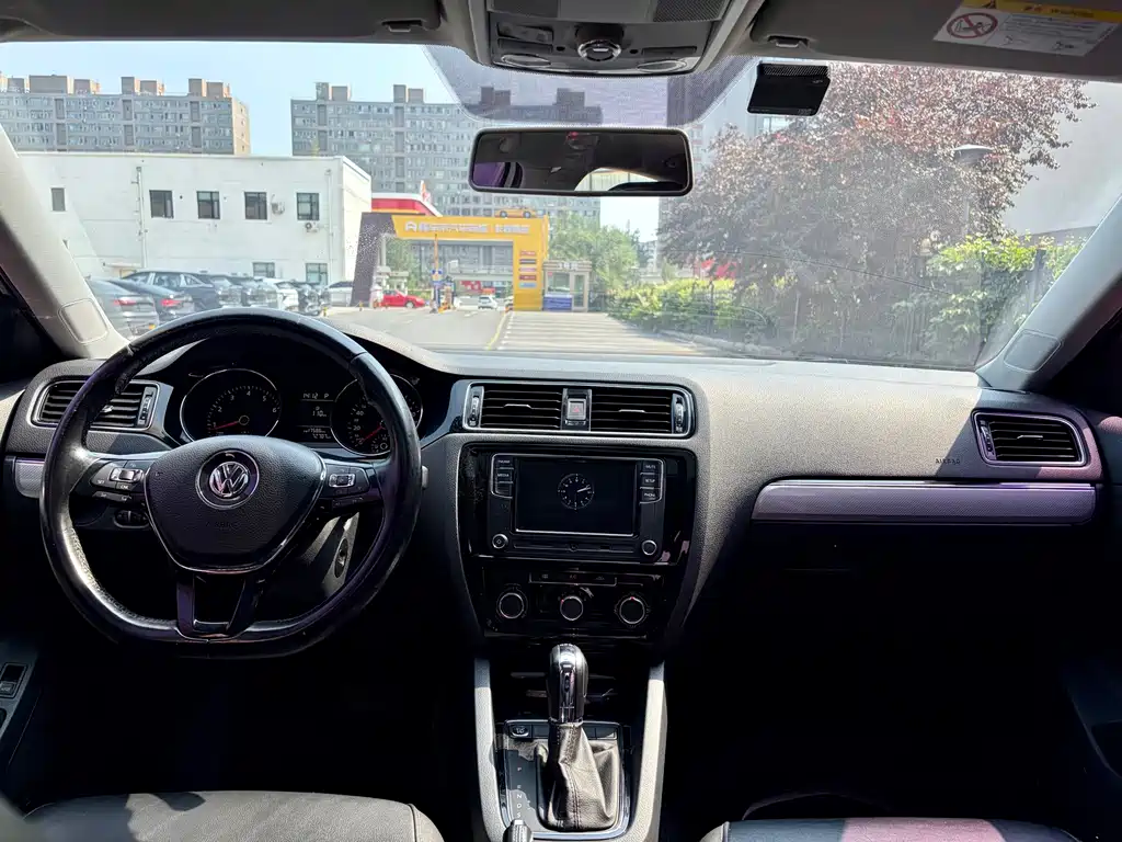 Volkswagen Sagitar 2017