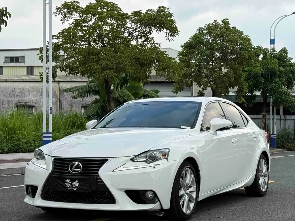 Lexus IS 2013 — фото 1