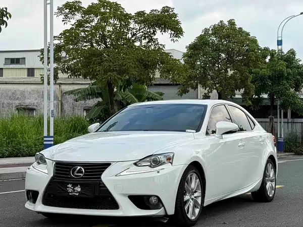 Lexus IS 2013