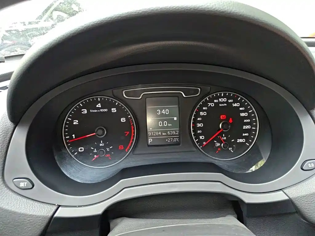 Audi Q3 2015 — фото 12