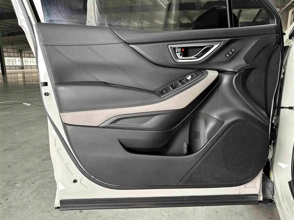 Subaru Forester 2023 — фото 16