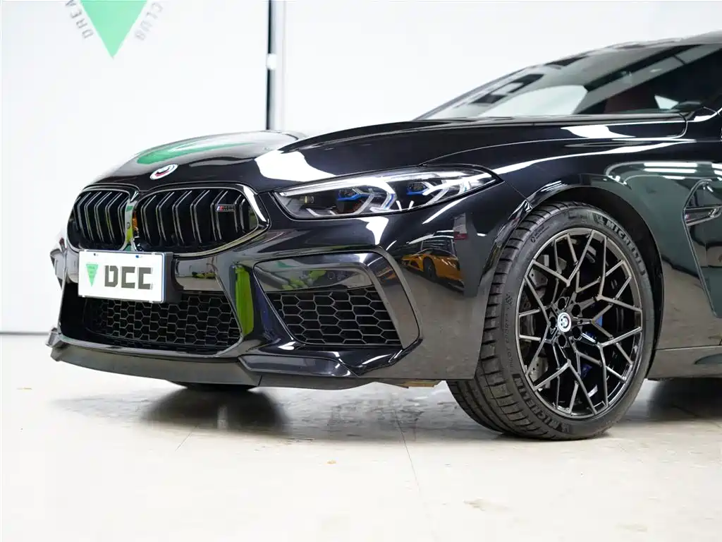 BMW M8 2022 — фото 18