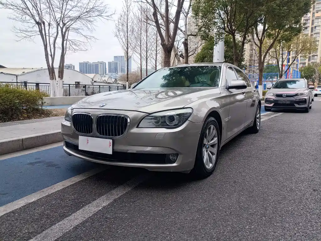 BMW 7 Series 2012 — фото 1
