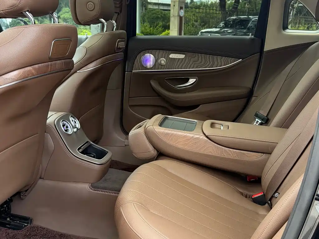 Mercedes-Benz E-Class 2019 — фото 12