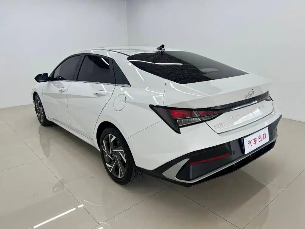 Hyundai Elantra 2023