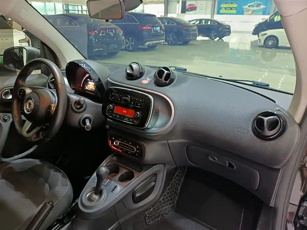 smart fortwo 2017 — фото 10