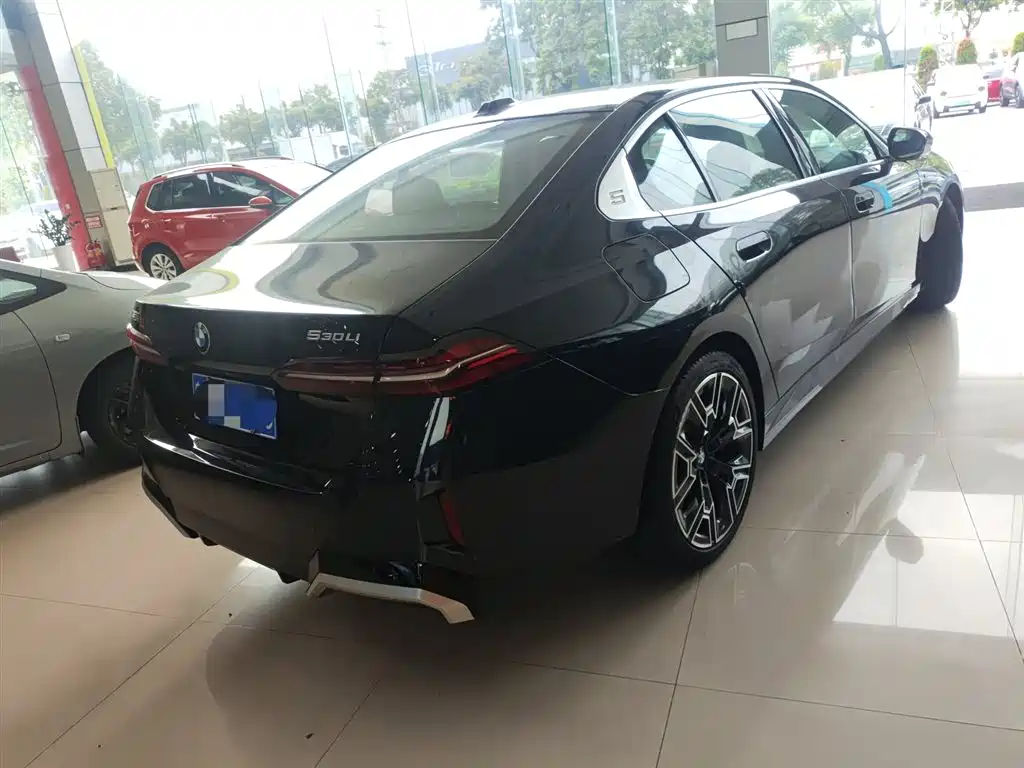 BMW 5 Series 2025