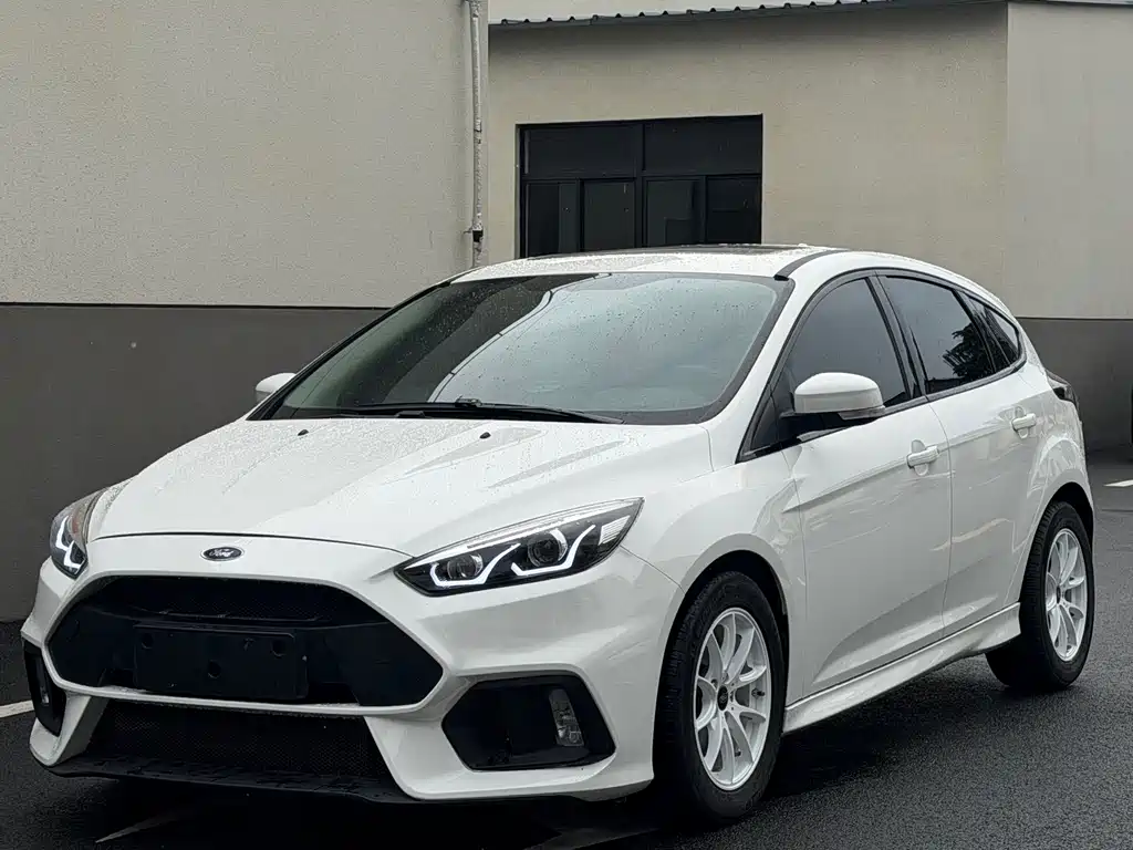 Ford Focus 2018 — фото 1