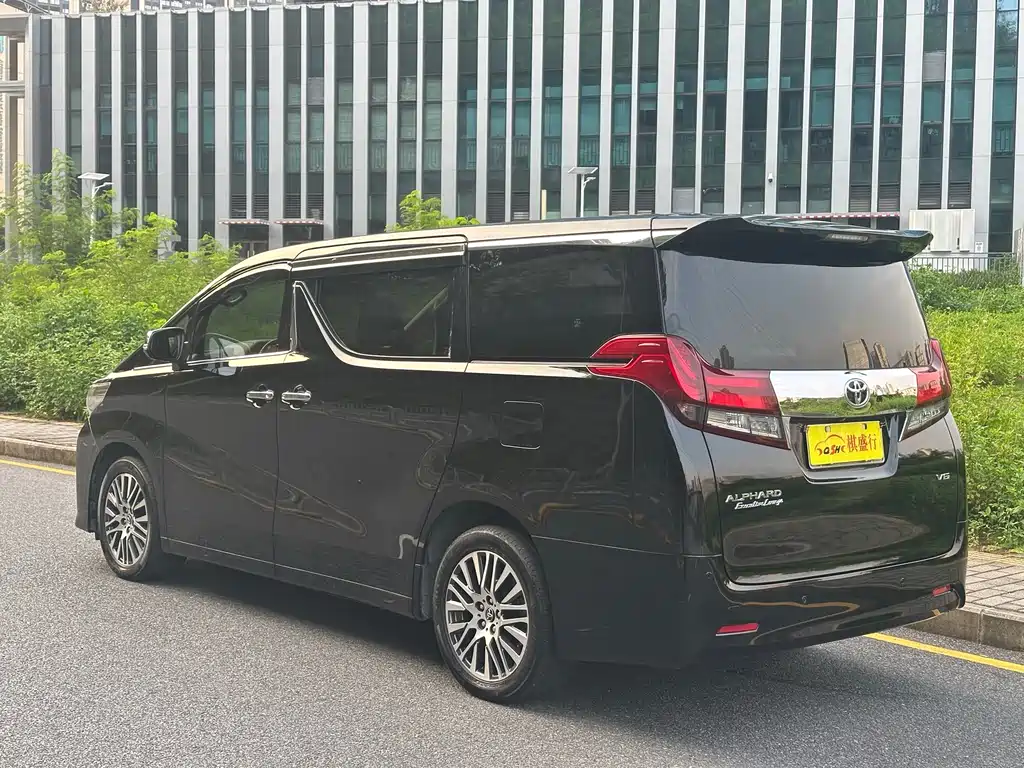Toyota Alphard 2018 — фото 25
