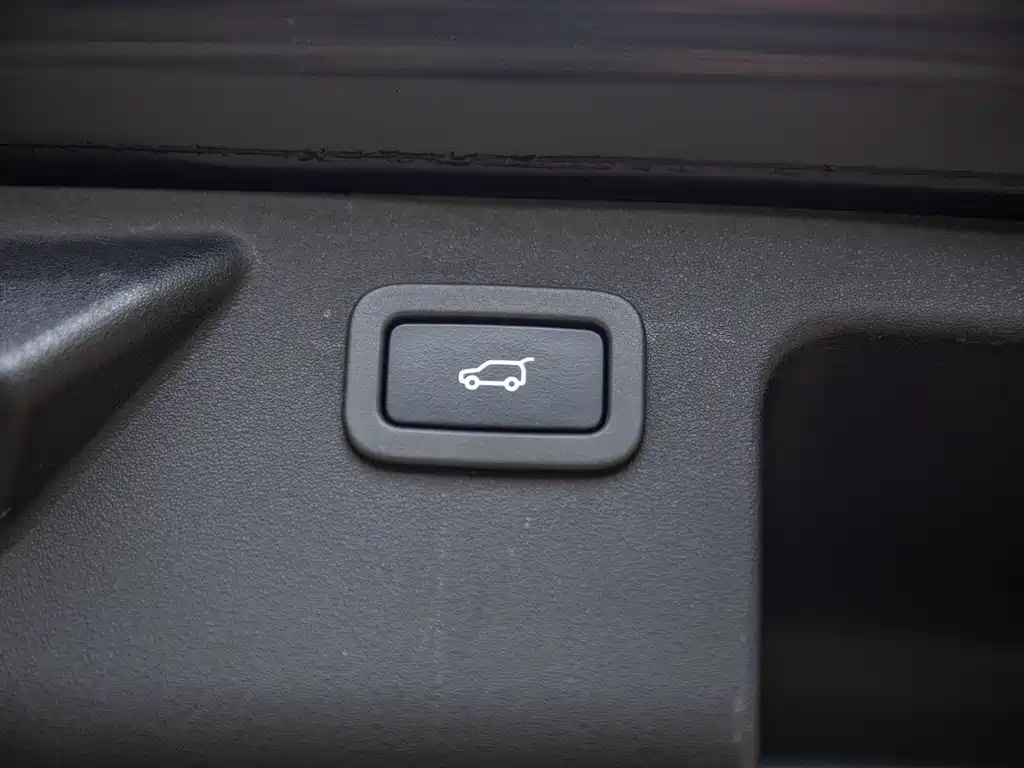 Land Rover Discovery Sport 2018 — фото 12