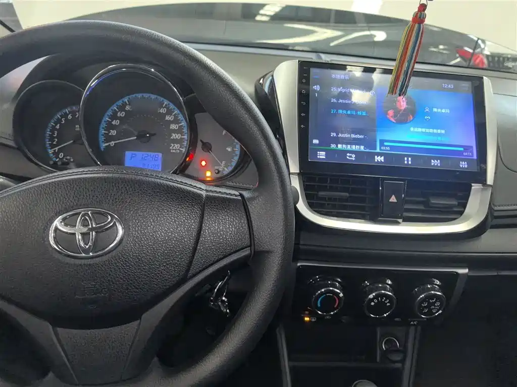 Toyota Yaris L 2018 — фото 10