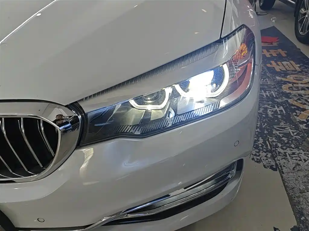 BMW 5 Series 2018 — фото 24