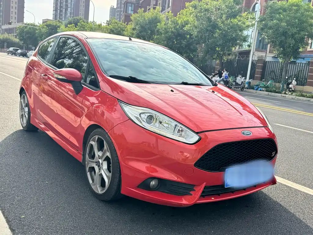 Ford Fiesta 2015 — фото 3