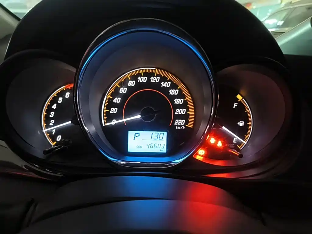 Toyota Yaris L 2020 — фото 12