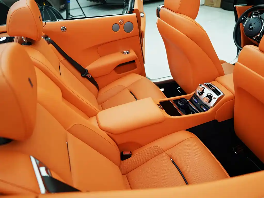 Rolls-Royce Dawn 2017 — фото 15