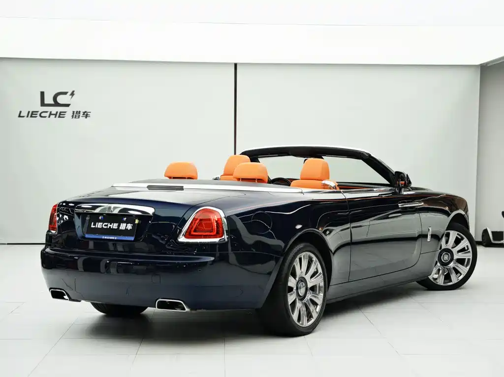Rolls-Royce Dawn 2017 — фото 19