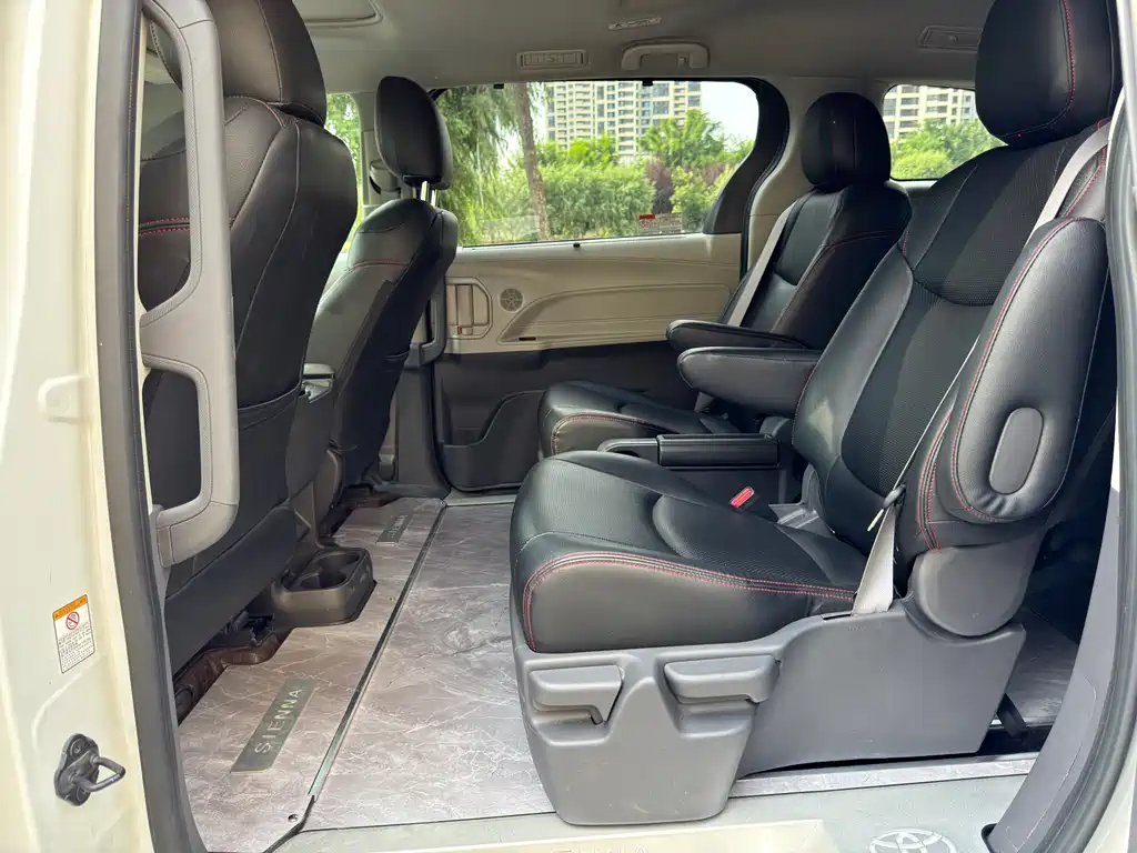 Toyota Sienna 2025