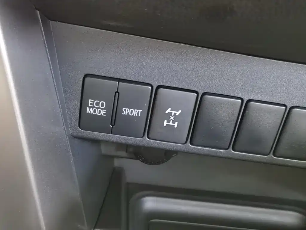 Toyota RAV4 2015 — фото 8