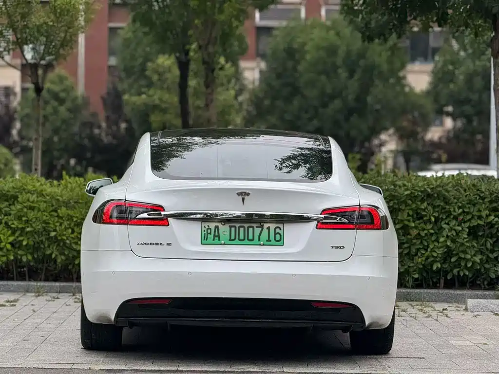 Tesla Model S 2016 — фото 8