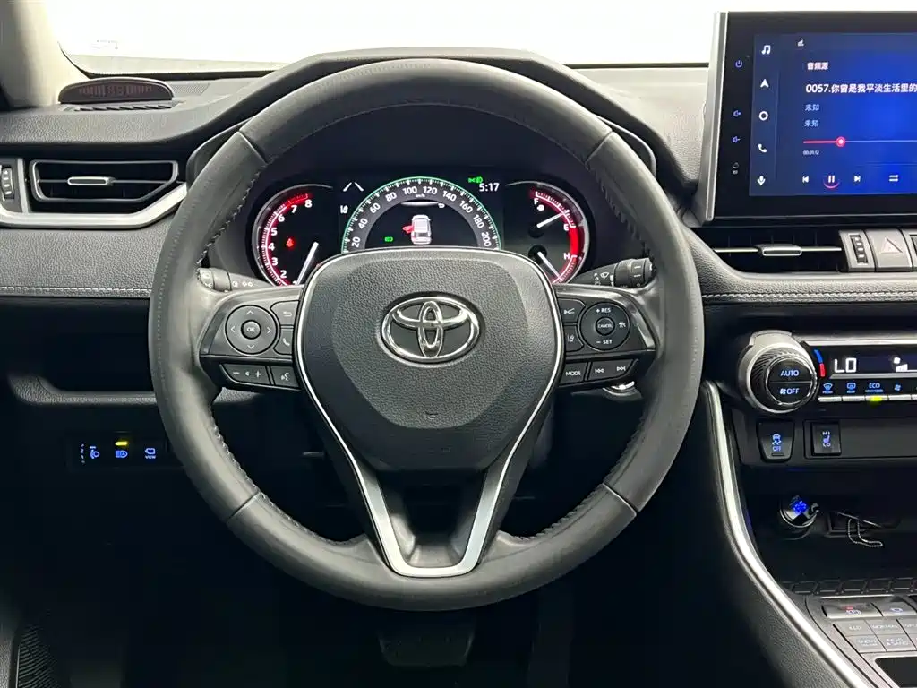 Toyota RAV4 2022 — фото 17