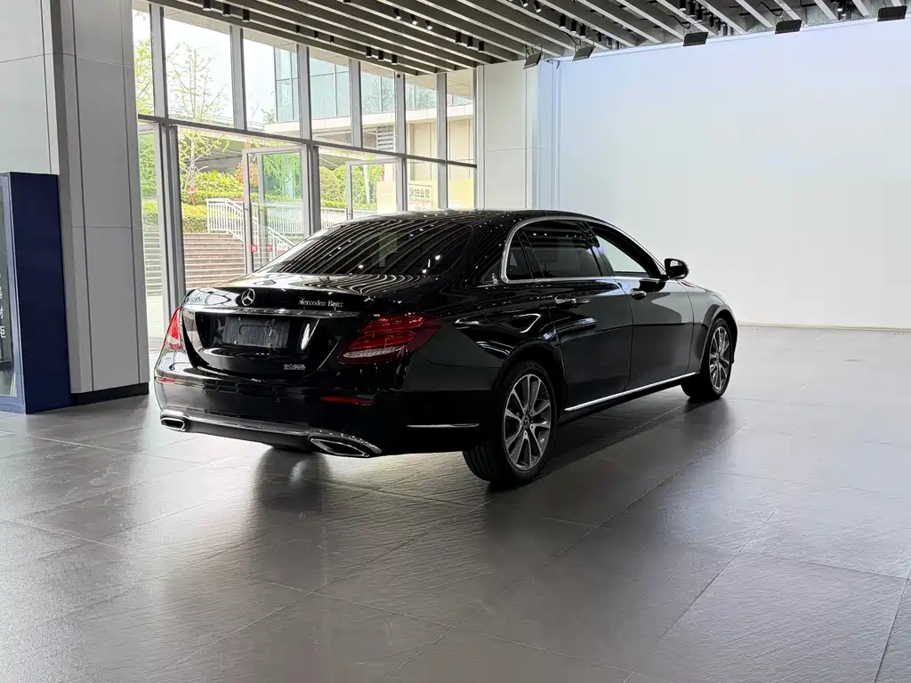 Mercedes-Benz E-Class 2018 — фото 17