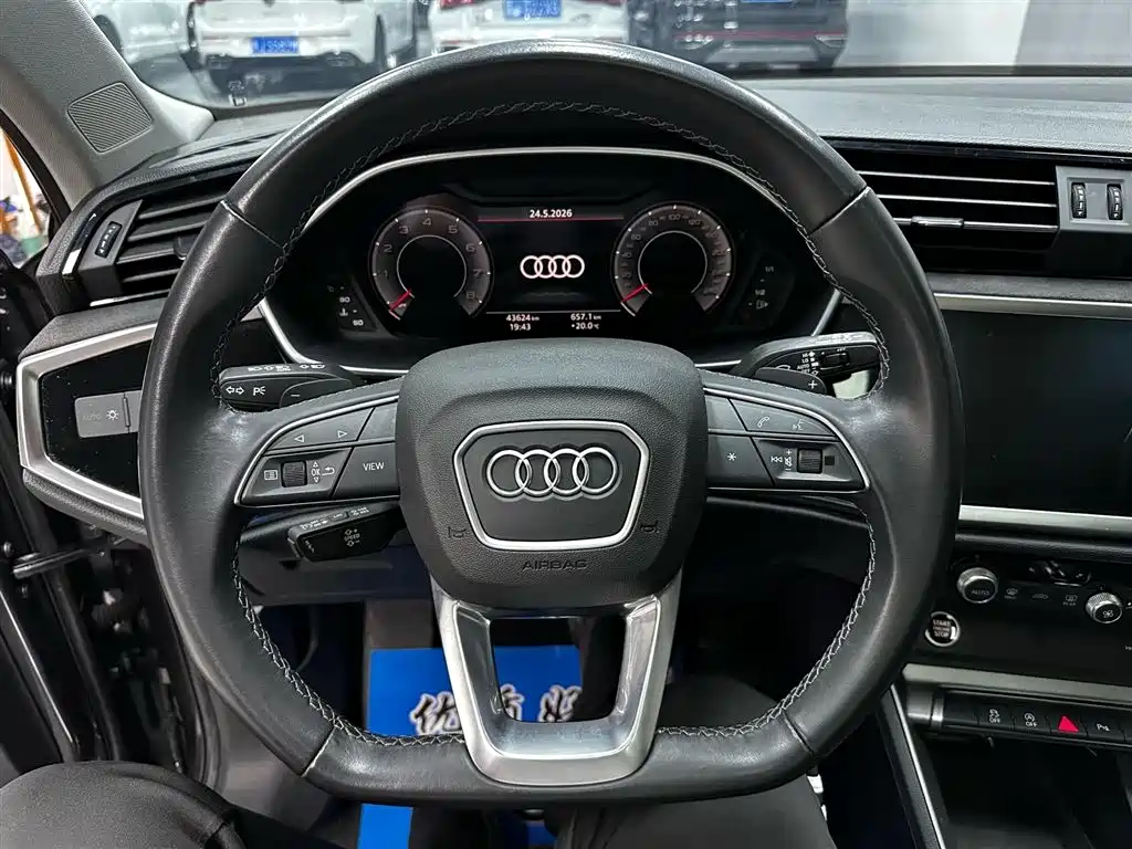 Audi Q3 2022 — фото 14