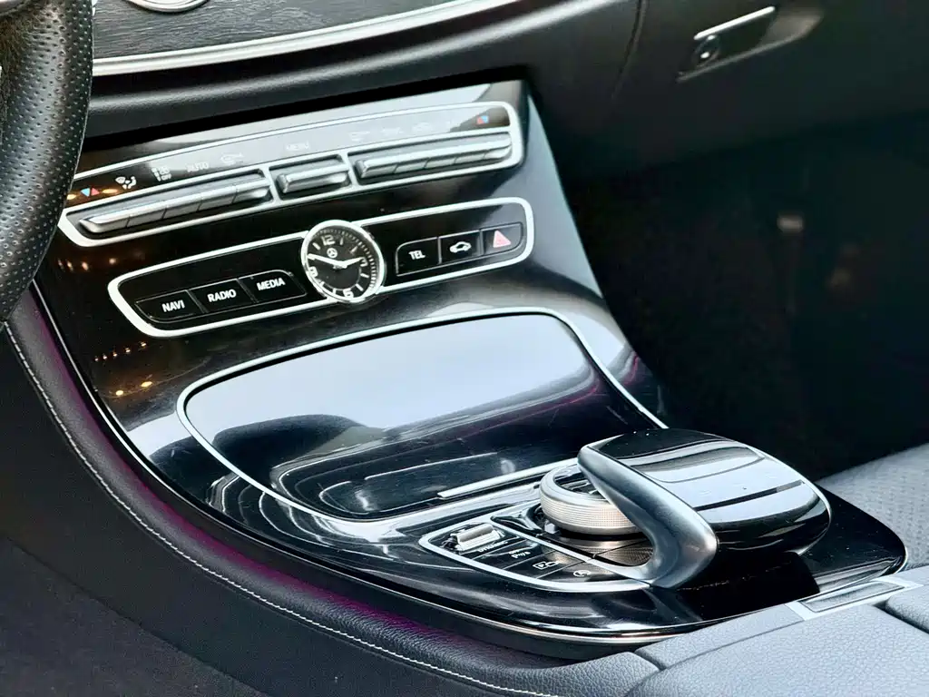 Mercedes-Benz E-Class 2017 — фото 11