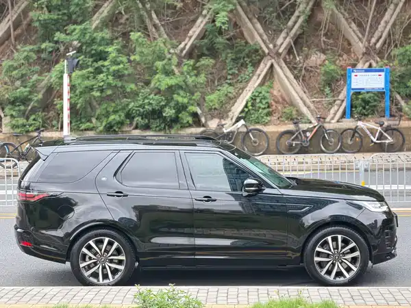 Land Rover Discovery 2023