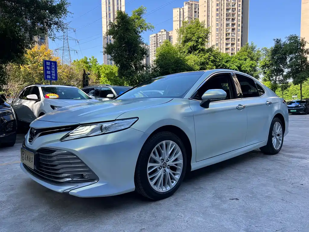 Toyota Camry 2019 — фото 1