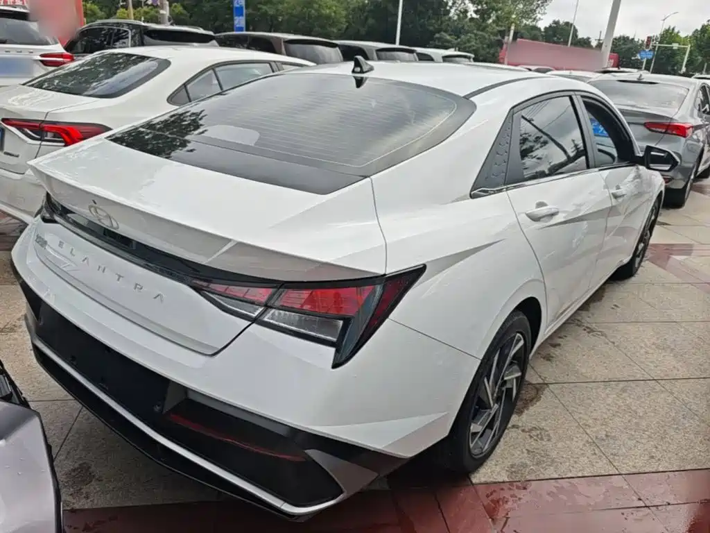 Hyundai Elantra 2025