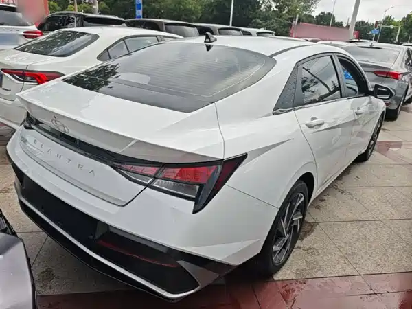 Hyundai Elantra 2025