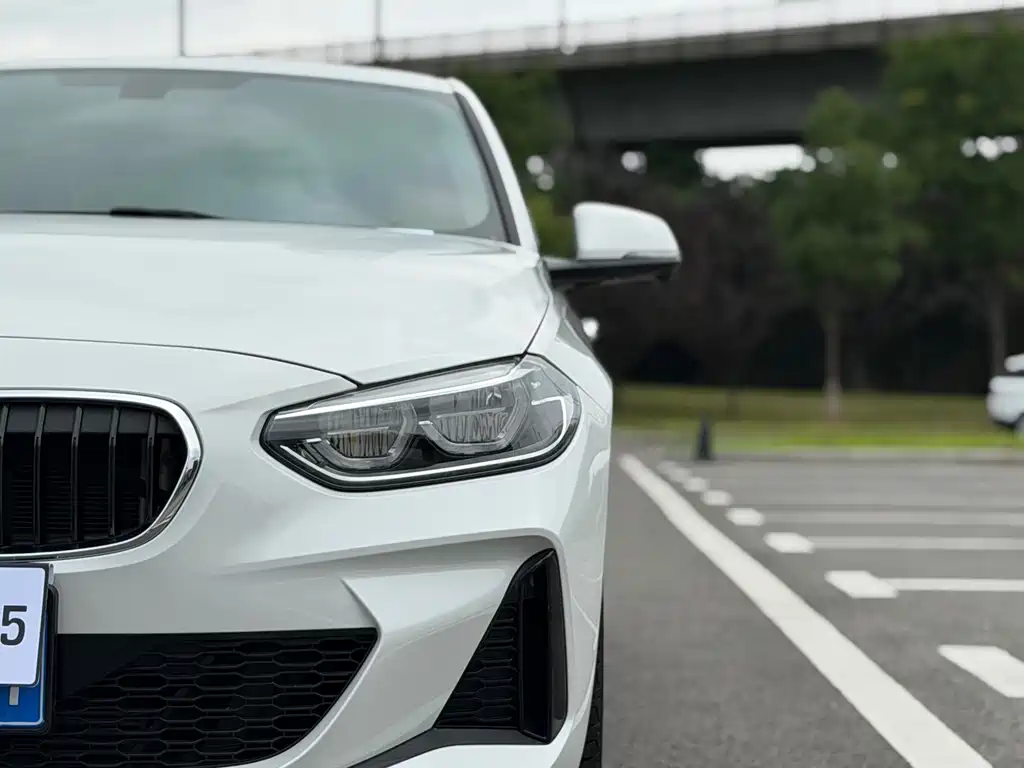 BMW 1 Series 2019 — фото 23