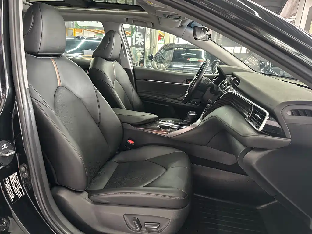Toyota Camry 2020 — фото 12