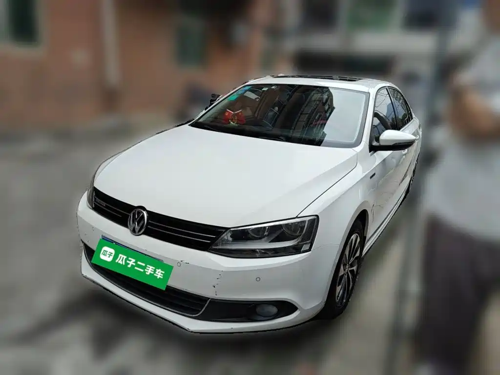 Volkswagen Sagitar 2015