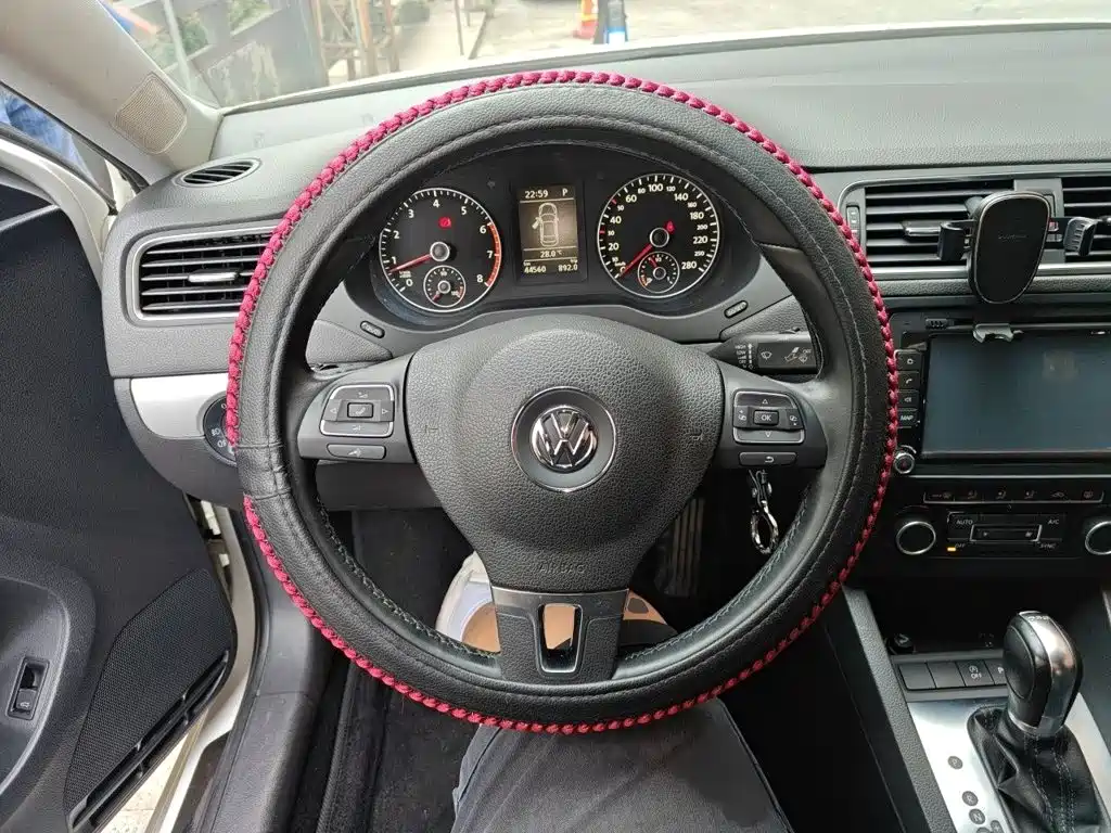 Volkswagen Sagitar 2015
