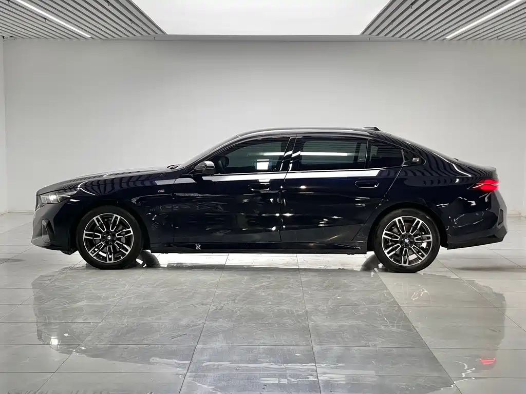 BMW 5 Series 2025