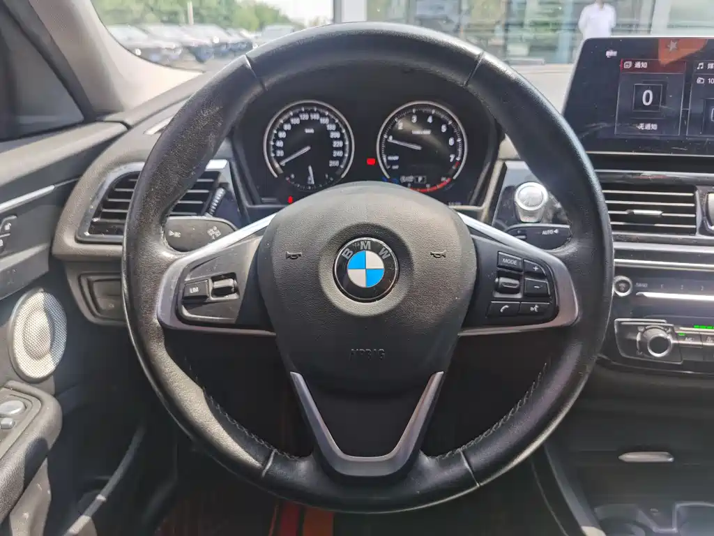 BMW 1 Series 2023 — фото 14