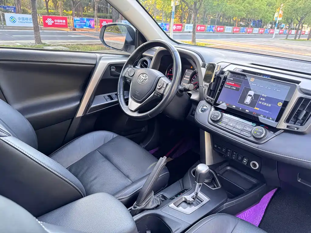 Toyota RAV4 2019 — фото 6