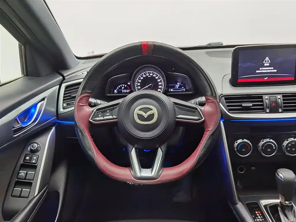 Mazda CX-4 2018 — фото 11