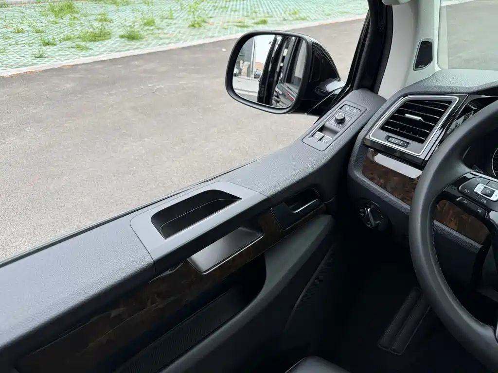 Volkswagen Multivan 2019 — фото 15