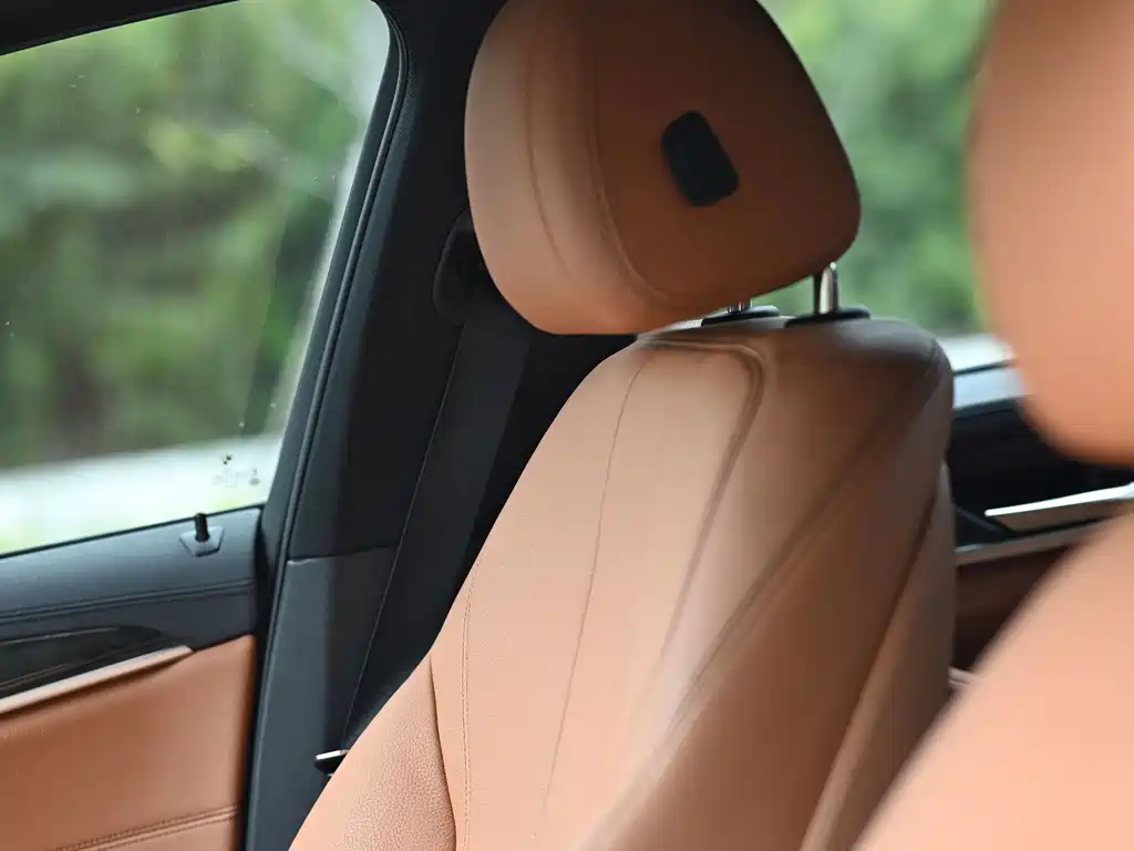 BMW 5 Series 2019 — фото 12