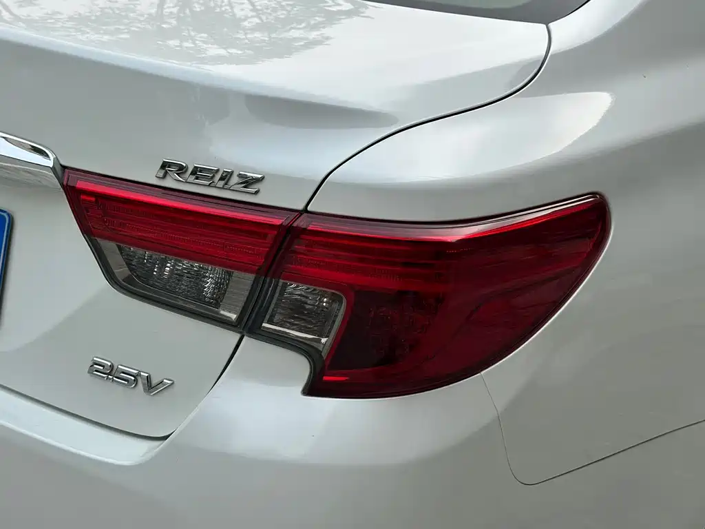 Toyota Reiz 2016 — фото 17