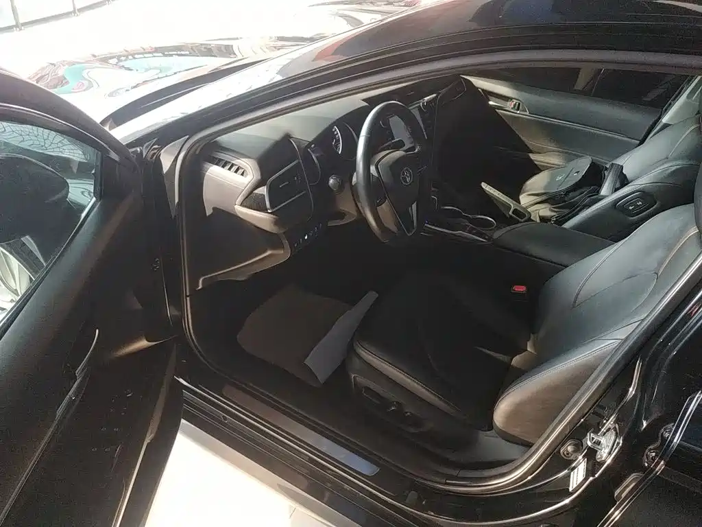 Toyota Camry 2020 — фото 16