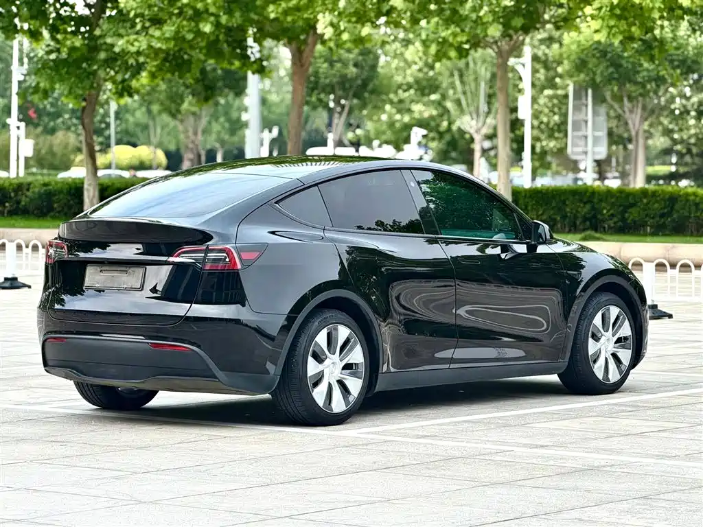 Tesla Model Y 2022 — фото 7