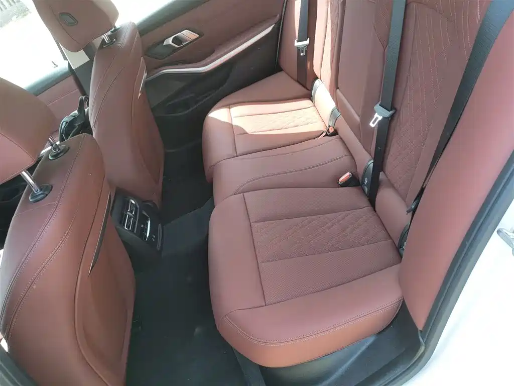 BMW 3 Series 2025 — фото 17