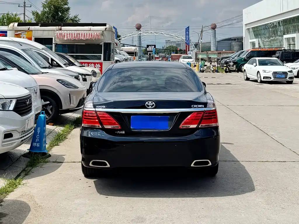 Toyota Crown 2013