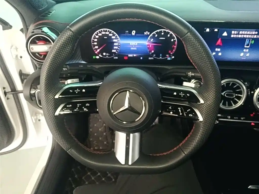 Mercedes-Benz A-Class 2024 — фото 11
