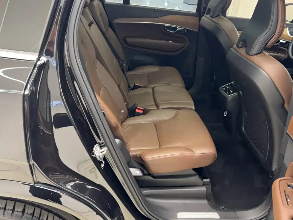 Volvo XC90 2019 — фото 10